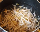 A picture of step 3 of Bean Sprout Salad.