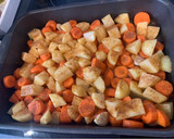 Foto del paso 2 de la receta: Muslitos de pollo al horno con patatas y zanahoria