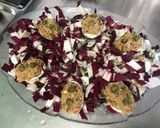 Une image de l'étape 13 de Œufs farcis aux sardines, tomate et épices, câpres et endive italienne.