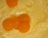 Mazsolás kuglóf recept fázis 2 fotója
