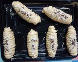 Foto langkah ke 3 dari resep Roti isi pisang coklat.