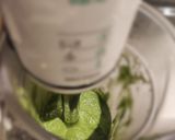 Foto del paso 1 de la receta: Salsa pesto diferente y cremosa