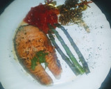 Foto del paso 3 de la receta: Salmón y espárragos a la plancha con pimientos (muy saludables)