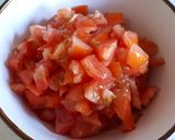 Foto del paso 1 de la receta: Tortilla de tomate y ajos tiernos