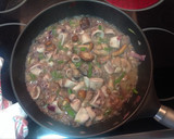 Foto del paso 5 de la receta: Arroz con calamares y setas
