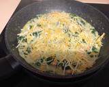 Foto del paso 5 de la receta: Espinacas con gambas y queso