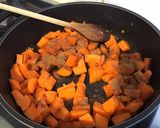 Une image de l'étape 5 de Carottes à la rhubarbe et 7 épices.