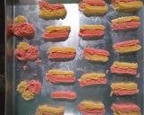 Foto langkah ke 4 dari resep Semprit Celup Coklat.