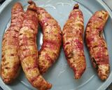Hình bước làm 2 của món Khoai lang que nướng - bữa ăn nhẹ cho bé và cả nhà