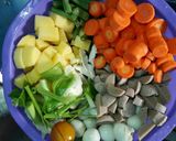 Foto langkah ke 2 dari resep Sayur sop simple.