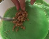 Foto langkah ke 8 dari resep Dadar Gulung Unti Kelapa (#pekaninspirasi).