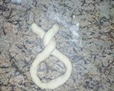A picture of step 3 of Cinnamon pretzels.