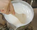 A picture of step 4 of Kanten Wagashi:"Sakura".
