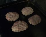 Une image de l'étape 11 de Hamburgers à l'oignon rouge, carotte, ail et parmesan.