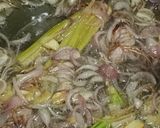 Gambar langkah 2 resipi Mee Sup Tulang Ala Thai.