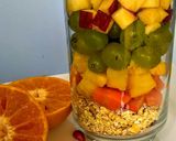 Foto del paso 1 de la receta: Avena, granola, frutas y yogurt!