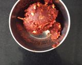 A picture of step 3 of Kathiyawadi garlic chutney.