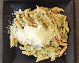 Foto del passaggio 5 della ricetta Penne con zucchine e panna aromatizzate