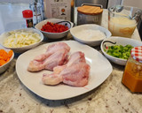 Foto del paso 1 de la receta: Jamoncitos de pollo guisados con verduras