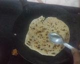 A picture of step 3 of Onion paratha with butter.