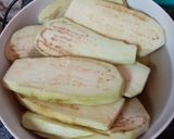 Foto del paso 1 de la receta: Mila de berenjena al horno y ensalada de papa y verdeos