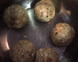 Foto del paso 5 de la receta: Bolones de plátano verde y maduro, queso y chicharrón