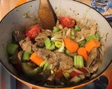 Une image de l'étape 14 de Agneau en cocotte aux raves,céleri branche,carottes et tomates façon tajine.