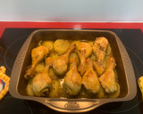 Foto del paso 3 de la receta: Muslos de pollo con patatas al horno