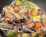 Foto langkah ke 5 dari resep Oseng Tongkol Terong Cabe Gendot.