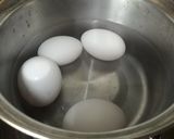 Gambar langkah 1 resipi Kerabu Telur Masin.