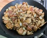 Une image de l'étape 9 de Poulet caramélisé au gingembre, champignons et carottes.