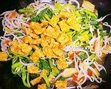 Foto langkah ke 4 dari resep Tumis Kangkung Tauge Klasik dengan Tempe Cube Crunchy.