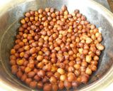 A picture of step 2 of Chickpea sundal.