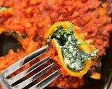 Foto del passaggio 9 della ricetta Cannelloni al ragù di soia con ricotta vegetale e spinaci