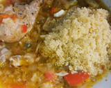 Foto del paso 11 de la receta: Pollo con verduras, huevo y piñones