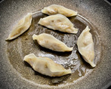Foto del paso 7 de la receta: Gyozas de capón