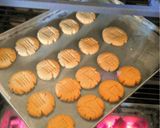 A picture of step 7 of Delicious Home-made Peanut Butter Cookies      #cookiescontest.