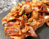 Foto del paso 6 de la receta: Torrada de champiñones, panceta ibérica y gorgonzola