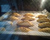 Foto langkah ke 7 dari resep Evde Poğaça/ Roti Gurih isi keju (Makanan Turki).