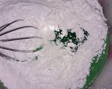 A picture of step 3 of Green Velvet Cupcakes.