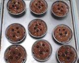 Foto langkah ke 6 dari resep Muffin Coklat Putih Telur,.