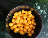 A picture of step 2 of Chana/Chickpeas Salad (for kids).