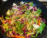 Une image de l'étape 3 de WOK aux feuilles et côtes de CHOU-FLEUR.