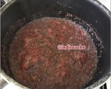 Foto langkah ke 2 dari resep Keto Strawberry Chia Jam.