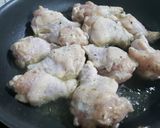 Hình bước làm 2 của món Cánh tỏi gà chiên nước mắm