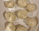 Foto del paso 3 de la receta: Mini arepas de queso - con toque a hierbas