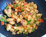 A picture of step 5 of Stir fried chicken breast with guacamole.
