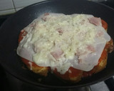 Foto del paso 3 de la receta: Pizza con base de pan en la sartén