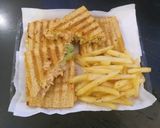 A picture of step 4 of Chicken and vegetables sandwiches mouth watering.
