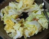 Foto langkah ke 2 dari resep Tumis sawi jamur.
